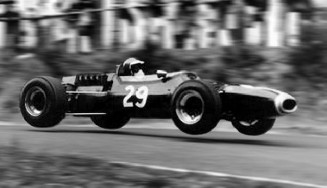 En survolant le circuit du Nürburgring au volant de sa  Matra-Ford F2 opposées aux Formules 1 lors du Grand Prix d'Allemagne 1967,  Jacky Ickx a construit sa légende.