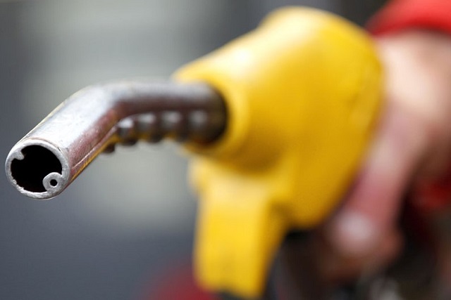 Sur le marché des voitures achetées par des particuliers, l'essence (51,3%) a pour la première fois dépassé le diesel en 2013.